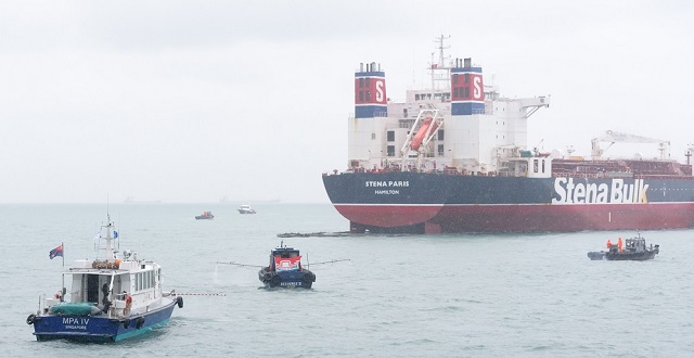 Singapore Tests New Oil Spill Procedure